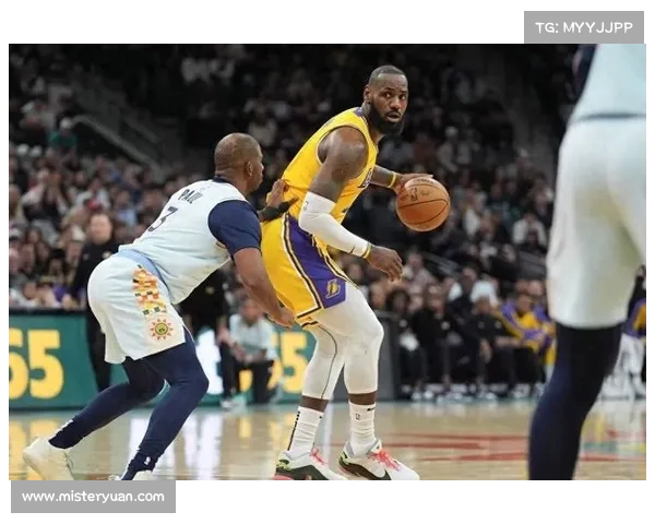 NBA赛季最新动态：詹姆斯领衔湖人再战勇士 双方豪强争锋看点十足